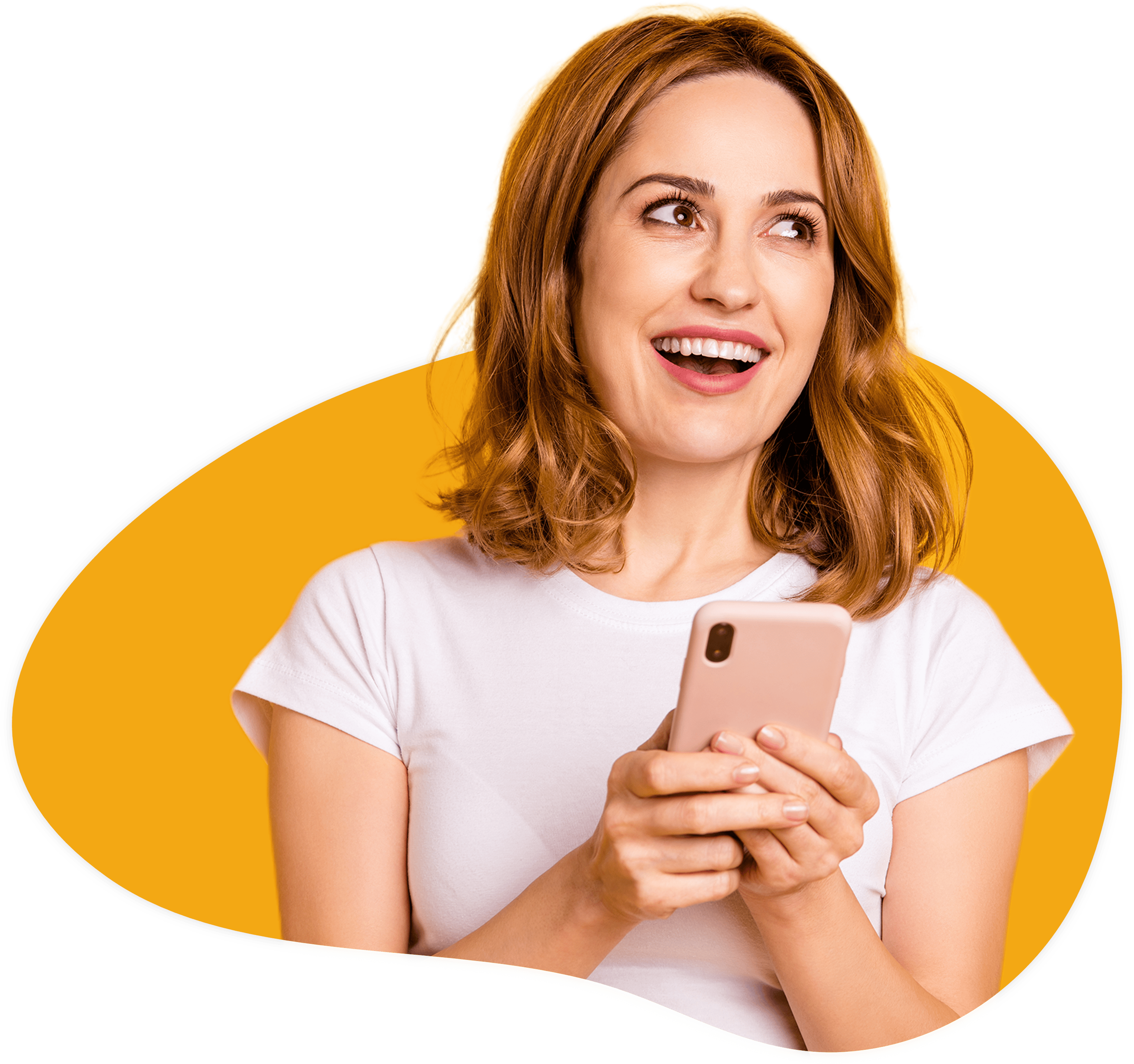 Zu sehen ist eine junge Frau, die ihr Smartphone in der Hand hält und sich freut