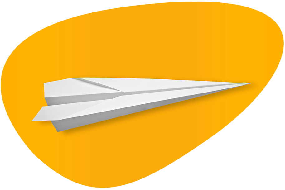 Zu sehen ist ein Papierflieger vor einem gelben Hintergrund, der nach rechts ausgerichtet ist